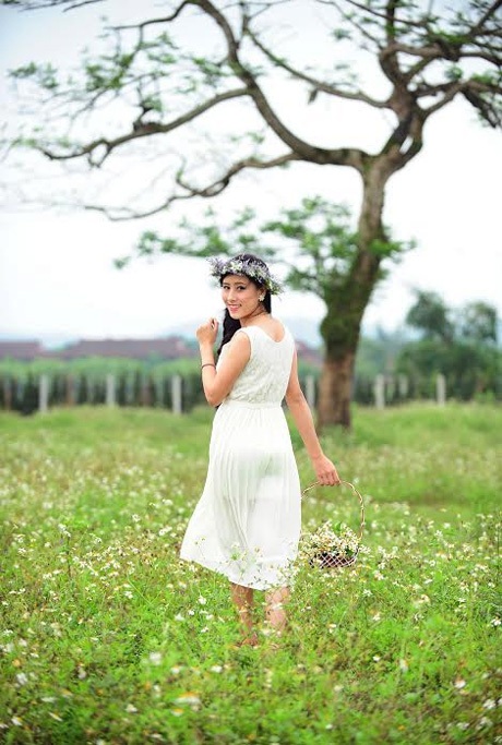 Nữ sinh Huế khoe sắc trắng tinh khôi - 4 Hoàng Dung