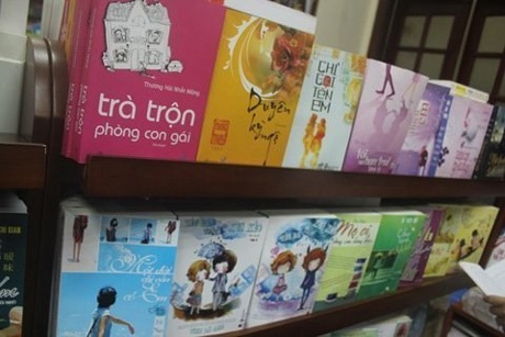Giới trẻ và cơn “nghiện” truyện ngôn tình - 1 Ít năm trở lại đây, những quyển truyện ngôn tình trở thành sóng ngầm trong giới trẻ.