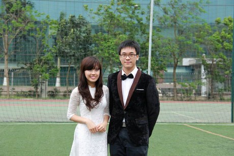 Chàng lớp phó đa tài và suất học bổng Mỹ gần 4 tỷ đồng - 1 Minh Hiếu – chàng lớp phó đam mê Hóa, đa tài, chụp ảnh lưu niệm với bạn.