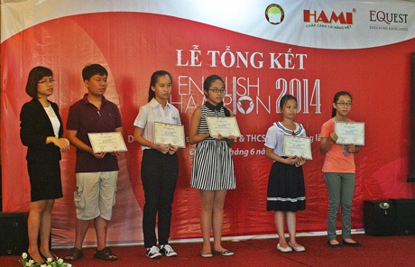 Gặp cô bé giành giải Nhất cả 3 vòng thi EC 2014