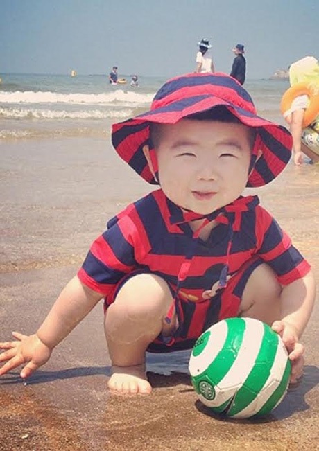 Những em bé đáng yêu "đốn tim" cư dân mạng thời gian qua - 12 Những em bé đáng yêu đốn tim cư dân mạng thời gian qua