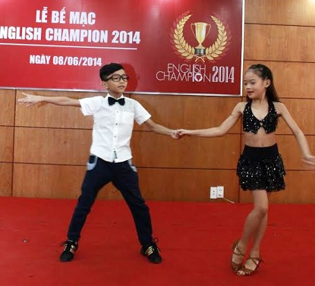 Đã tìm ra quán quân EC 2014 khu vực TPHCM và Đà Nẵng - 1 Buổi lễ tổng kết được bắt đầu bằng những tiết mục văn nghệ đặc sắc