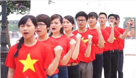Vang vọng bản hùng ca biển đảo trong clip SV Ngoại ngữ - 4 Hoàng Dung