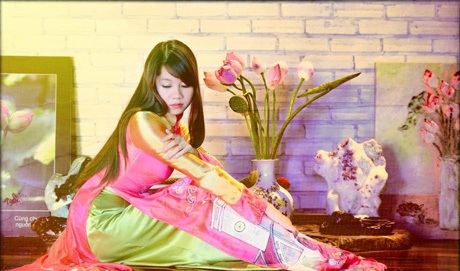 Ngắm nữ sinh Ngoại giao đọ sắc bên sen cuối mùa - 7 Hoàng Dung