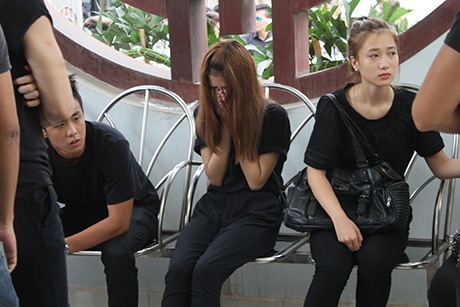 An Nguy khóc rũ trong lễ tang vlogger Toàn Shinoda - 6 Giọt nước mắt tuôn rơi.