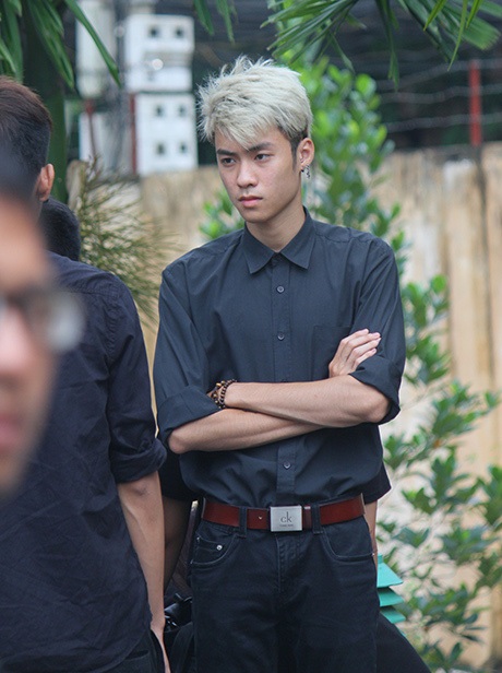 An Nguy khóc rũ trong lễ tang vlogger Toàn Shinoda - 16 Sáng nay, lễ tang vlogger Toàn Shinoda diễn ra tại Hà Nội