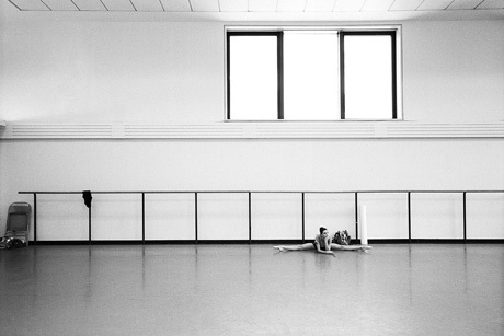 Và chờ đợi cơ hội được tỏa sáng trong ánh đèn sân khấu và nhận được tán dương của khán giả.