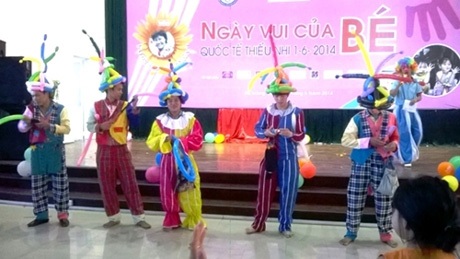 “Chú hề” sinh viên mê bong bóng - 2 “Chú hề” sinh viên mê bong bóng