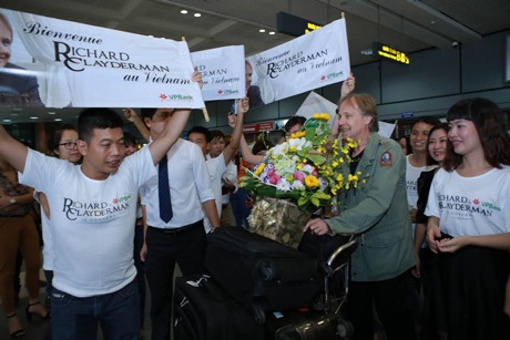 Nghệ sĩ người Pháp tỏ ra rất thân thiện