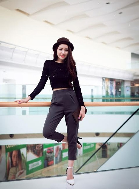 Biến hóa phong cách crop – top với Miss Áo dài Kim Phương - 2 Biến hóa phong cách crop – top với Miss Áo dài Kim Phương