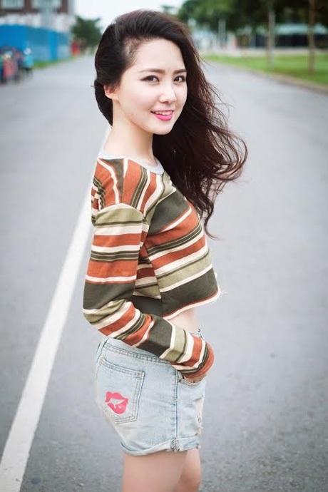 Biến hóa phong cách crop – top với Miss Áo dài Kim Phương - 15 Biến hóa phong cách crop – top với Miss Áo dài Kim Phương