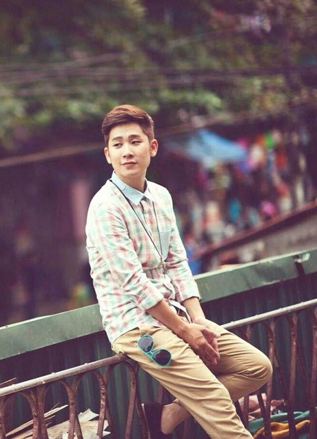 Ông chủ “hot boy” 9X thu nhập trăm triệu mỗi tháng - 1 Anh chàng điển trai, đa tài đảm nhận cùng lúc công việc kinh doanh, MC, người mẫu ảnh, PR.