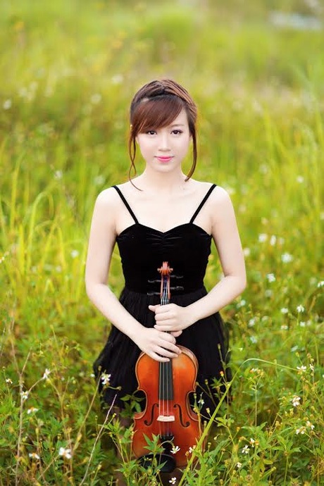 9X xinh đẹp Huyền Anh giành học bổng tại Ý và Mỹ với cây đàn violin của mình.