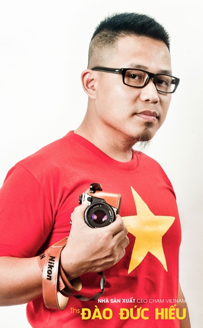 Chuyện thạc sĩ marketing trổ tài làm MV nhạc cách mạng - 4 CEO Đào Đức Hiếu với men say tuổi trẻ đang sục sôi.