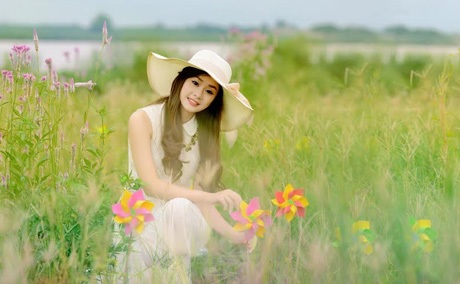Nữ sinh Kinh tế xinh tươi mơ màng giữa sắc trời Thu - 2 Hoàng Dung