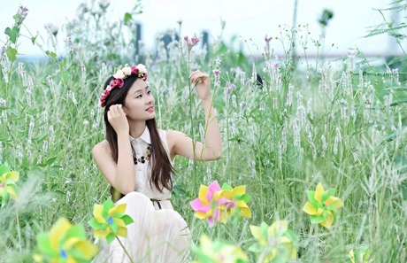 Nữ sinh Kinh tế xinh tươi mơ màng giữa sắc trời Thu - 8 Hoàng Dung