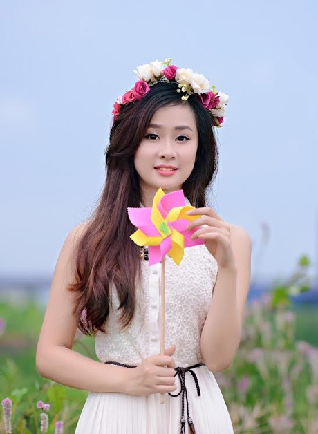 Nữ sinh Kinh tế xinh tươi mơ màng giữa sắc trời Thu - 1 Hoàng Dung