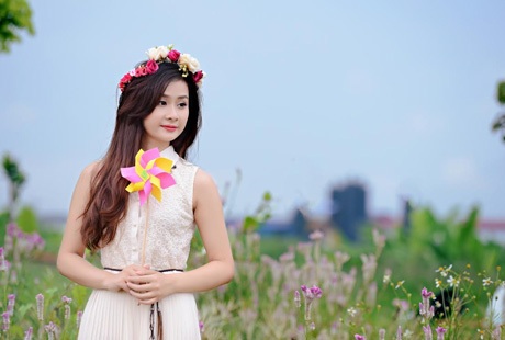 Nữ sinh Kinh tế xinh tươi mơ màng giữa sắc trời Thu - 11 Hoàng Dung