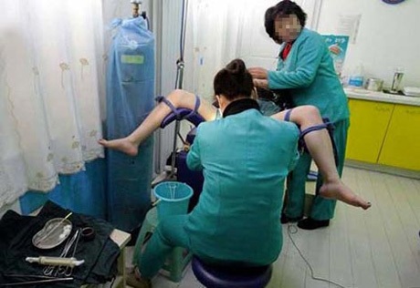 Nạo phá thai tuổi vị thành niên: Kết cục buồn - 3 Nạo phá thai luôn để lại nỗi đau thể xác, tinh thần.