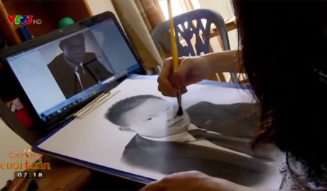 Theo Phượng, công việc vẽ tranh truyền thần tỉ mẩn đến từng chi tiết không dễ theo đuổi.