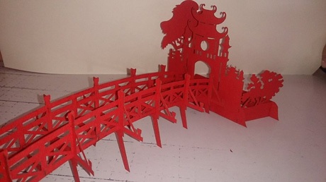 Cầu Thê Húc dẫn vào đền Ngọc Sơn.