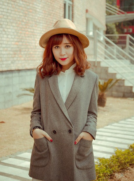 Đón Thu với phong cách đường phố sành điệu, thanh lịch - 12 Mang đến sự trẻ trung, hiện đại cho các cô nàng công sở.