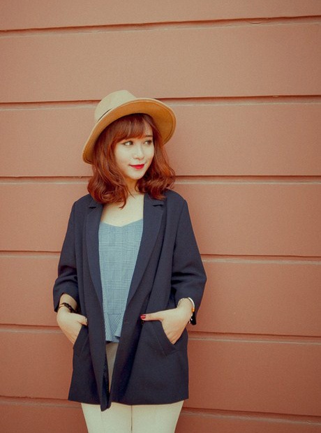 Đón Thu với phong cách đường phố sành điệu, thanh lịch - 11 Mang đến sự trẻ trung, hiện đại cho các cô nàng công sở.