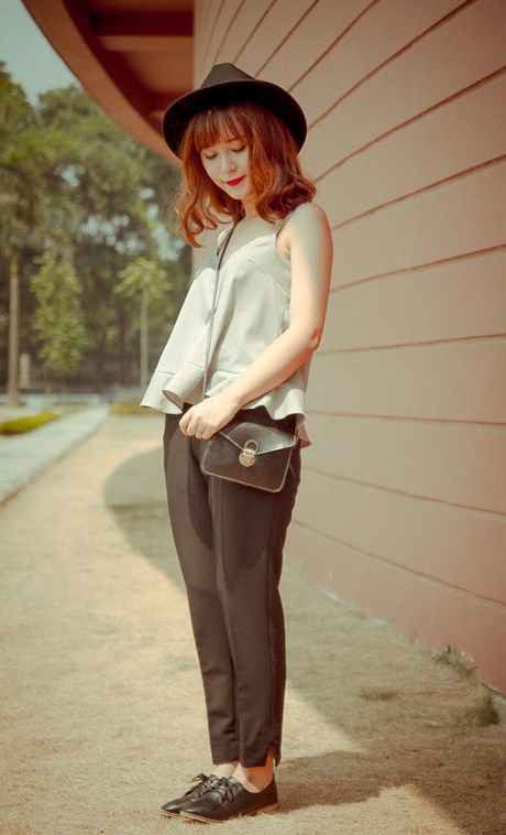 Đón Thu với phong cách đường phố sành điệu, thanh lịch - 7 Áo sát nách của ngày Hè vẫn thích hợp cho ngày Thu ngập nắng.