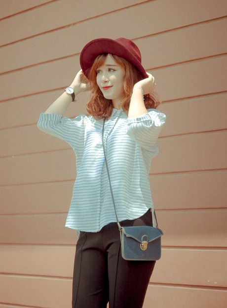 Đón Thu với phong cách đường phố sành điệu, thanh lịch - 4 Màu da trời nhã nhặn tạo cảm giác dễ chịu không ngờ.