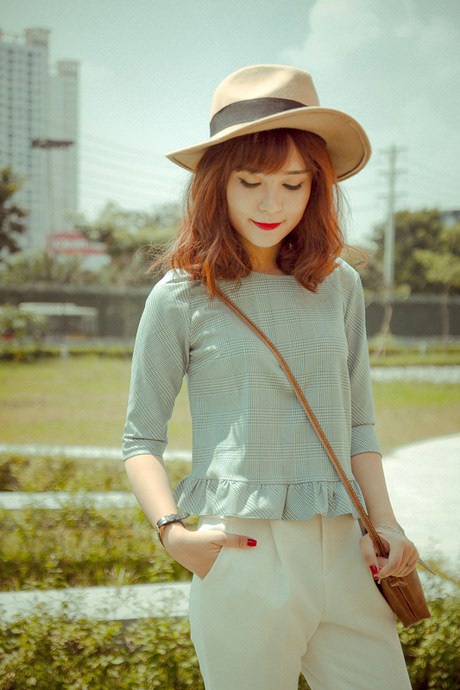 Đón Thu với phong cách đường phố sành điệu, thanh lịch - 2 Sơ mi có thể kết hợp tiện dụng với quần baggy vải, quần jean.