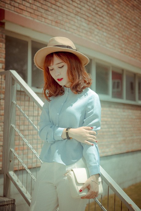 Đón Thu với phong cách đường phố sành điệu, thanh lịch - 1 Áo sơ mi là một trong những lựa chọn hoàn hảo cho ngày chớm Thu.