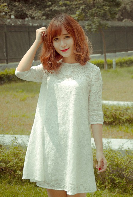 Đón Thu với phong cách đường phố sành điệu, thanh lịch - 18 Lãng mạn, ngọt ngào với những chiếc váy ren thiết kế tinh tế.