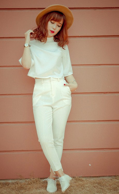 Đón Thu với phong cách đường phố sành điệu, thanh lịch - 17 Một cây trắng (white-on-white) cũng cực ấn tượng, sành điệu đấy!