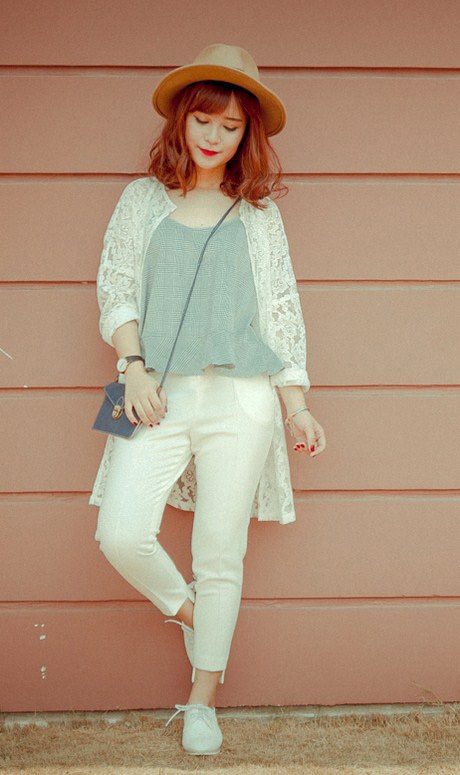 Đón Thu với phong cách đường phố sành điệu, thanh lịch - 15 Những chiếc khoác chất liệu ren mỏng tang thực sự cuốn hút.