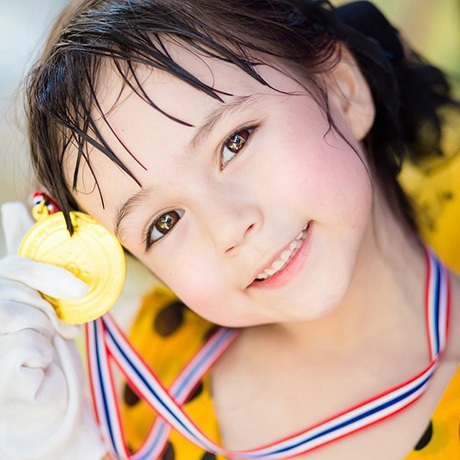 Cặp nhí Thái Lan đẹp như thiên thần “đốn tim” cư dân mạng - 7 Gia đình của cặp đôi nổi tiếng trên cộng đồng mạng này.