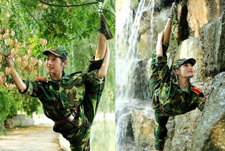 Nữ sinh trổ tài múa dẻo đáng yêu với trang phục quân sự - 1 Nữ sinh trổ tài múa dẻo đáng yêu với trang phục quân sự