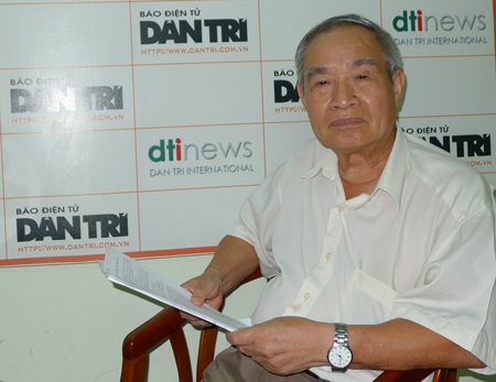 Ông Bạch Ngọc Giáp trao đổi tại tòa soạn báo Dân trí về việc chậm thi hành án (Ảnh: Ngọc Cương)