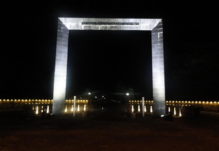 Khu vực cổng chào nghĩa trang Hàng Dương sẽ lung linh trong đêm