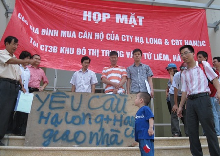 Hàng chục khách hàng rơi vào cảnh điêu đứng như chị Lan