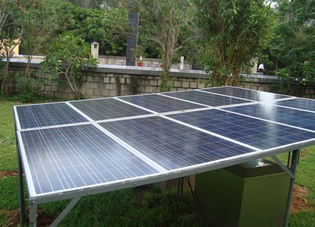 Những tấm pin lắp đặt tại Côn Đảo