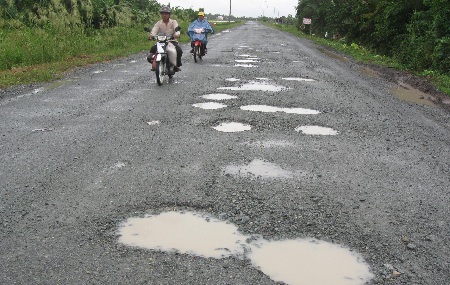 Bạc Liêu: Đường nghìn tỷ vừa sử dụng đã hỏng - 3 Đã có rất nhiều tai nạn xảy ra trong thời gian qua (Ảnh: Bạch Dương)