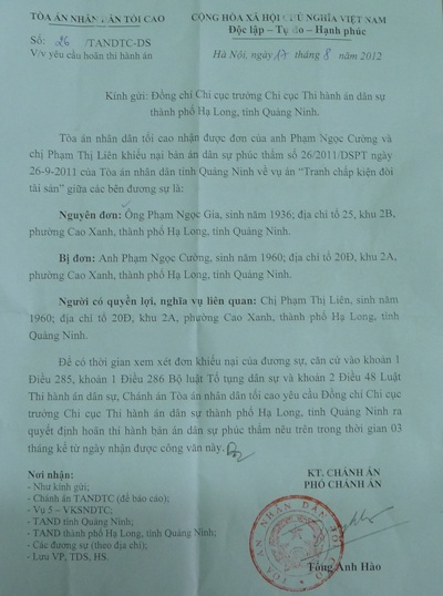 Cụ già bị cắt thận ngóng đợi bản án có hiệu lực pháp luật được thực thi - 2 Hơn 3 tháng sau lại chính TAND Tối cao ra văn bản yêu cầu hoãn thi hành án