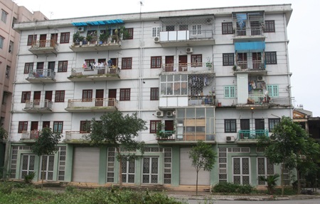 Hàng trăm hộ dân phải dùng nước nhiễm độc Asen - 1 Các hộ dân nhà tái định cư B3 Thị trấn Cầu Diễn đang kêu cứu