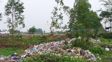 Bãi tập kết lưu cữu gây ô nhiễm trên địa bàn xã Đồng Lạc