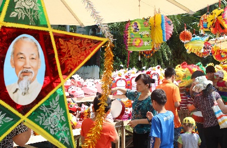 Náo nức trung thu Xanh Ecopark - 6 Phố Hàng Mã thu nhỏ giữa Ecopark