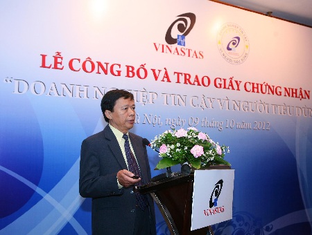 Vinamilk nhận giấy chứng nhận "Doanh nghiệp tin cậy vì người tiêu dùng" - 1 Vinamilk nhận giấy chứng nhận Doanh nghiệp tin cậy vì người tiêu dùng