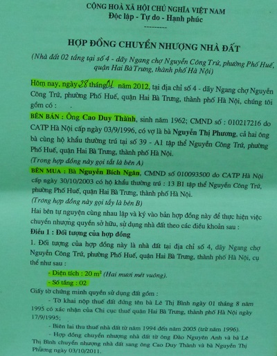 Gửi hàng chục lá đơn kêu cứu, người dân vẫn chưa được về nhà - 2 Hợp đồng chuyển nhượng nhà của chị Ngân ký với chị Phương