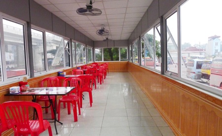 Khu vực phòng ăn dành cho những hành khách đã có vé