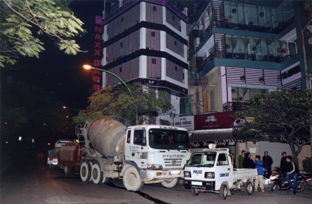 Công an Hà Nội đề nghị làm rõ vụ mở cửa trái phép tại số 7 đường Thanh Niên - 2 Vụ tranh chấp xảy ra ở số 7 đường Thanh Niên đã kéo dài 6 năm