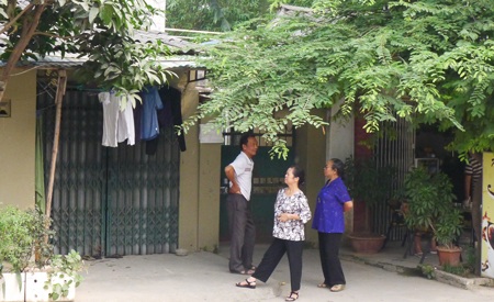 Yêu cầu làm rõ vụ hơn 20 năm sống cơ cực vì không được cấp sổ đỏ - 2 Cả khu tập thể giáo viên chịu cảnh vô chủ trên mảnh đất của mình hơn 20 năm